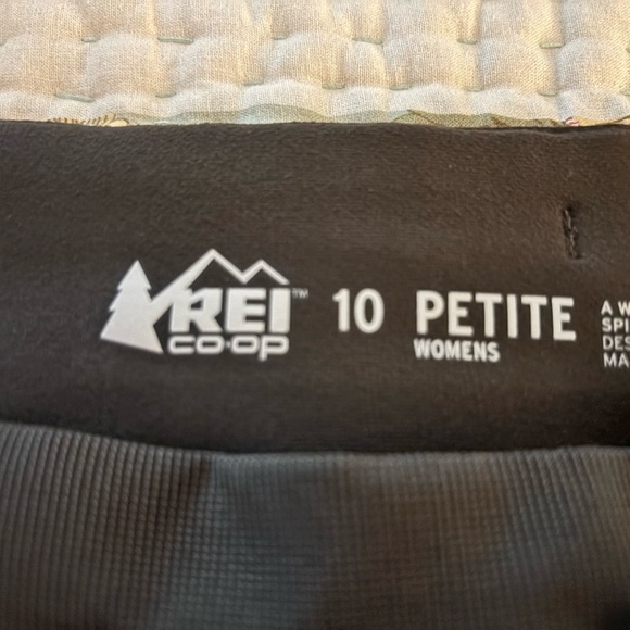 REI hiking pants, 10P, nylon fabric, full cut, pockets, army green. drawstring. - Picture 3 of 10